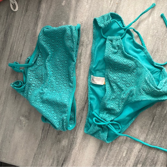 Bathing suits - Picture 4 of 4